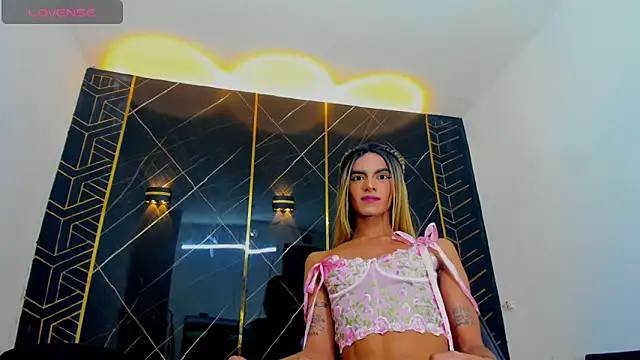 Isabella stanford2 online show from 01/26/25, 10:12