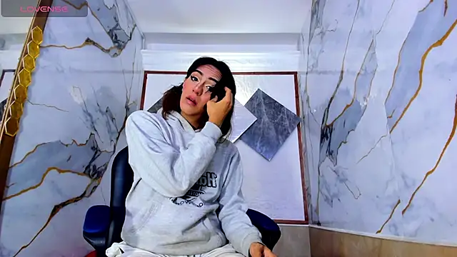 Isabella stanford2 online show from 10/13/25, 12:38