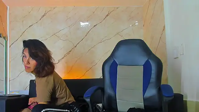 Isabella stanford2 online show from 11/16/25, 12:44