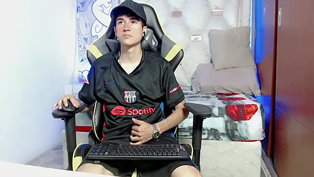 johnny cagee online show from 10/09/25, 04:10