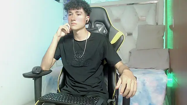 johnny cagee online show from 11/08/25, 06:13