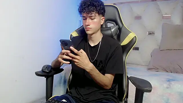 johnny cagee online show from 11/11/25, 04:12