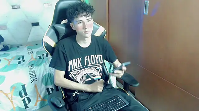 johnny cagee online show from 11/18/25, 03:34