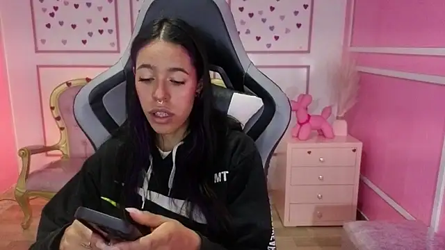 stephania t online show from 11/29/25, 11:46