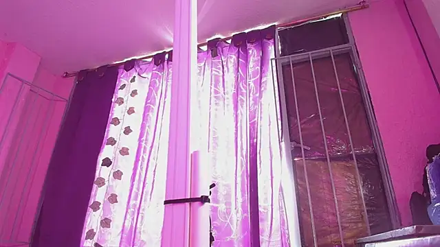 Snapshot of Gaby_Tailor chatting on 01/04/25, 06:30 Gaby Tailor online show from 01/04/25, 06:30