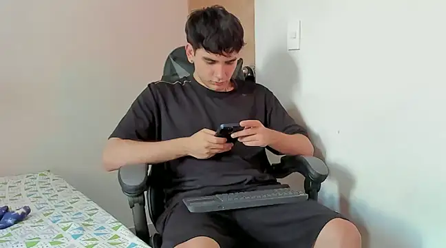 Snapshot of leo030809 chatting on 12/05/24, 02:22 leo030809 online show from 12/05/24, 02:22