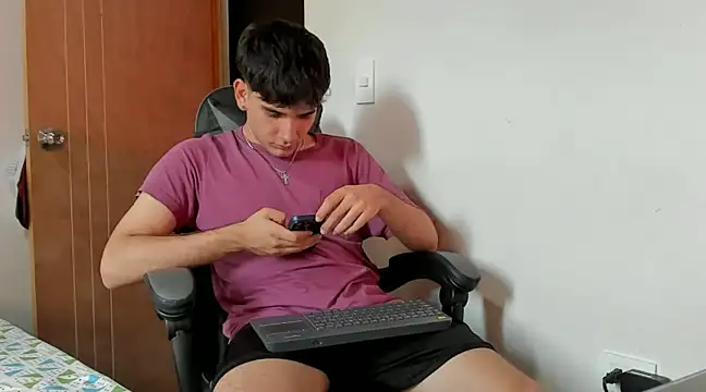 Snapshot of leo030809 chatting on 12/09/24, 09:26 leo030809 online show from 12/09/24, 09:26