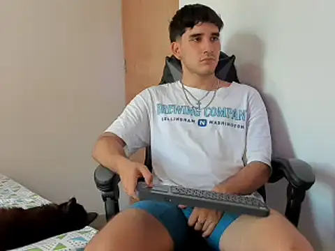 Snapshot of leo030809 chatting on 01/10/25, 07:21 leo030809 online show from 01/10/25, 07:21