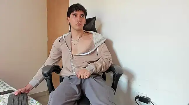 Snapshot of leo030809 chatting on 03/19/25, 05:50 leo030809 online show from 03/19/25, 05:50