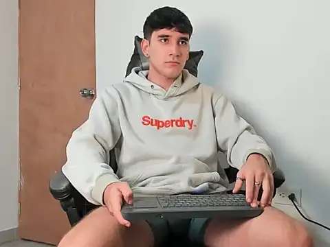 Snapshot of leo030809 chatting on 02/24/26, 03:32 leo030809 online show from 02/24/26, 03:32