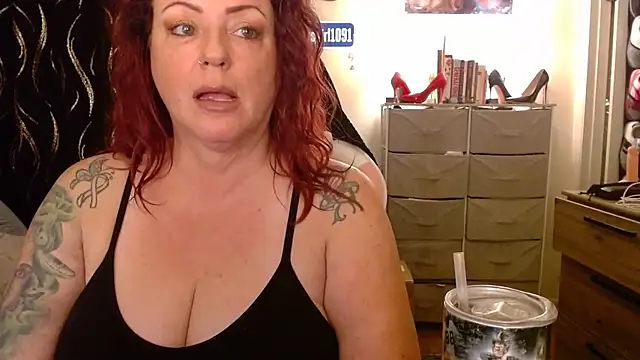 Nikkimastersgirl1091 online show from 10/28/25, 04:53