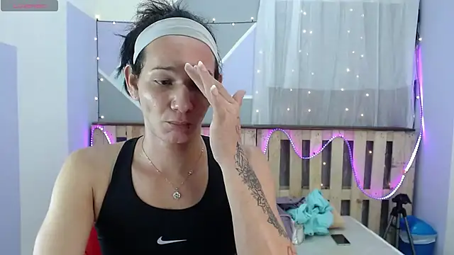 Snapshot of Michellcockxxx chatting on 02/06/25, 05:46 Michellcockxxx online show from 02/06/25, 05:46