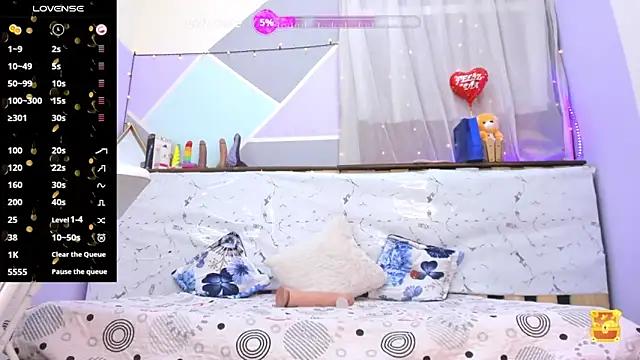 Snapshot of Michellcockxxx chatting on 10/02/25, 02:18 Michellcockxxx online show from 10/02/25, 02:18