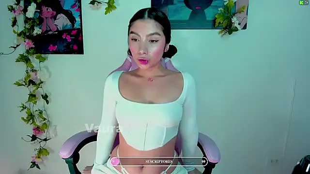 Snapshot of vaura_ chatting on 03/21/25, 01:45 vaura online show from 03/21/25, 01:45