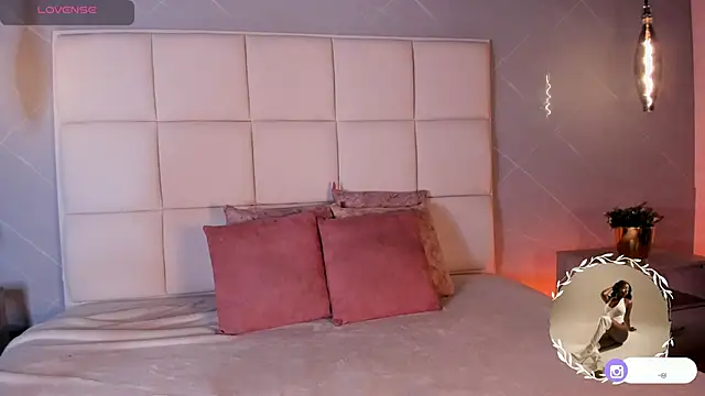 SaraMonroe1 online show from 10/08/25, 11:30