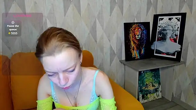 Snapshot of Michelle_Blond chatting on 02/11/25, 02:35 Michelle Blond online show from 02/11/25, 02:35
