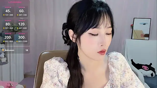 Snapshot of LaoSHI-999 chatting on 10/10/25, 10:14 LaoSHI-999 online show from 10/10/25, 10:14
