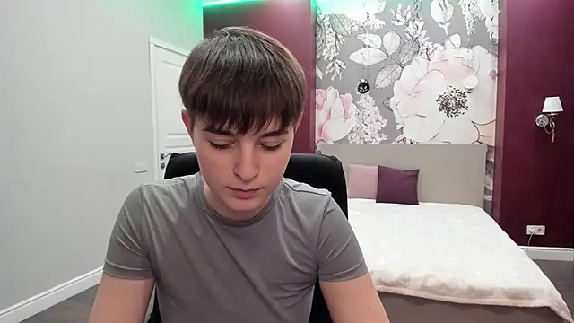 EmiliaYours online show from 11/11/25, 03:01