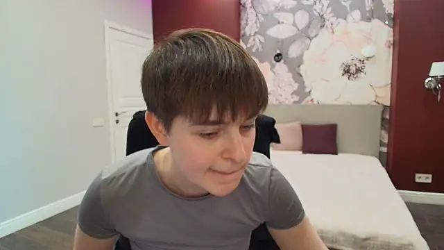 EmiliaYours online show from 04/04/26, 02:03