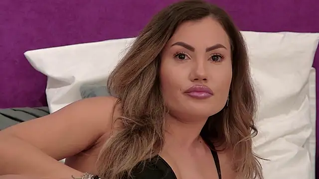 Snapshot of CelineHuddson chatting on 01/19/25, 09:13 CelineHuddson online show from 01/19/25, 09:13