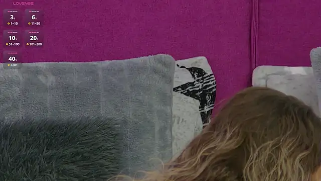 Snapshot of CelineHuddson chatting on 10/09/25, 08:18 CelineHuddson online show from 10/09/25, 08:18