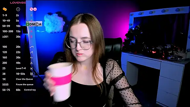 luna berryy online show from 02/18/25, 02:16