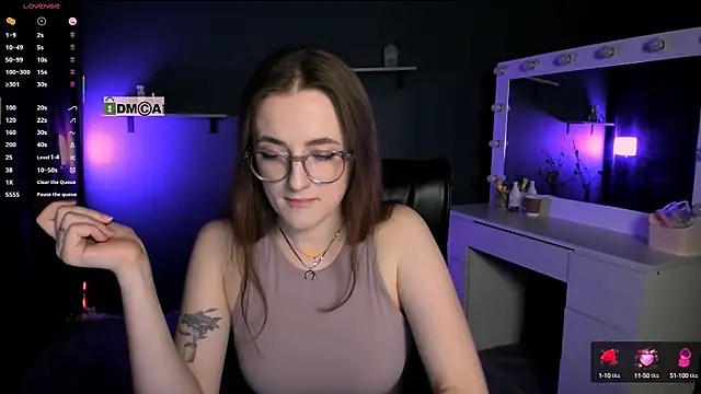 luna berryy online show from 03/11/25, 09:26