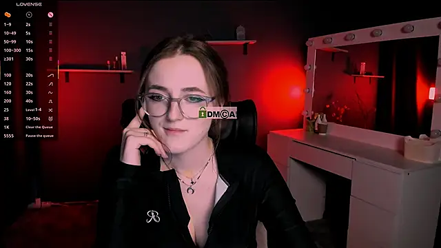 luna berryy online show from 03/15/25, 12:36