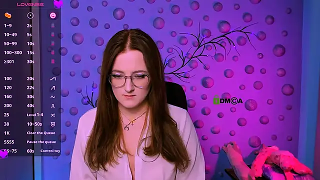 luna berryy online show from 12/16/25, 09:09