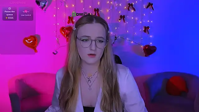 luna berryy online show from 04/24/26, 07:38