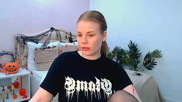 holy kitty online show from 10/30/25, 01:12