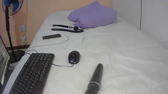 Snapshot of ebonyjezebel chatting on 12/18/24, 01:23 ebonyjezebel online show from 12/18/24, 01:23