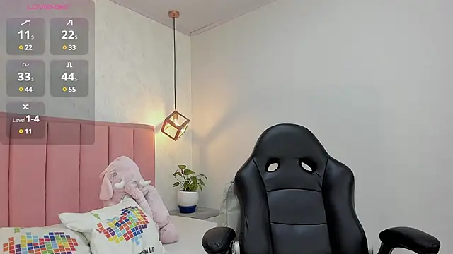 Snapshot of MAYROBERTSS chatting on 02/17/25, 12:05 MAYROBERTSS online show from 02/17/25, 12:05