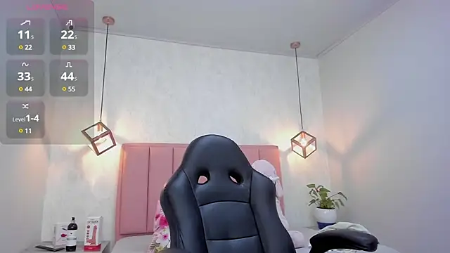 Snapshot of MAYROBERTSS chatting on 03/11/25, 12:39 MAYROBERTSS online show from 03/11/25, 12:39