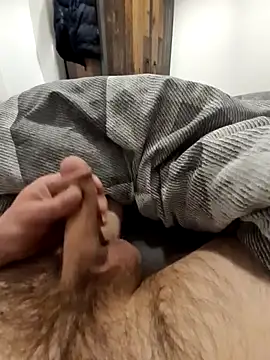 Snapshot of NiceBone000 chatting on 12/04/24, 11:02 NiceBone000 online show from 12/04/24, 11:02