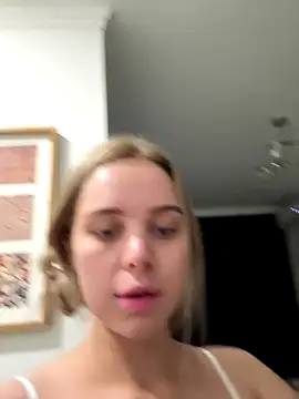 SIlviaBeyt online show from 09/25/25, 12:14