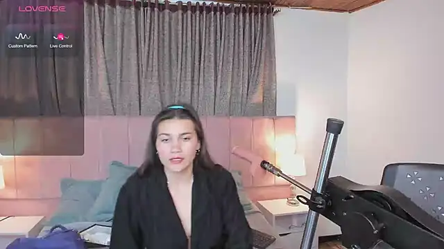 aurora divine online show from 03/20/25, 07:14