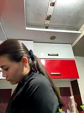 aurora divine online show from 09/11/25, 10:54