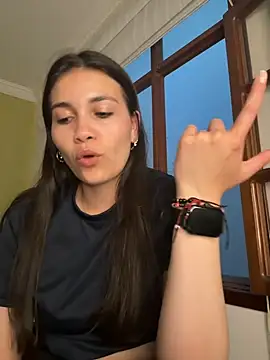 aurora divine online show from 09/19/25, 10:54