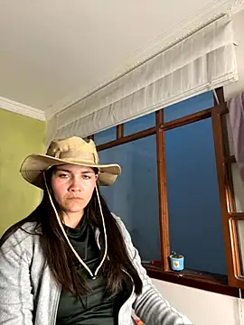 aurora divine online show from 09/26/25, 10:47