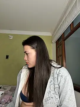 aurora divine online show from 09/30/25, 10:59