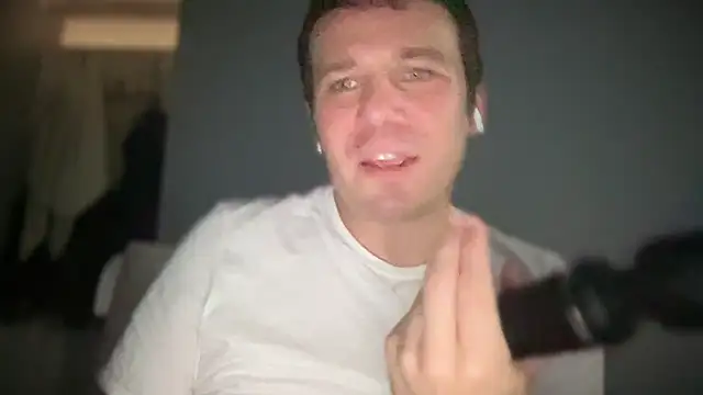 Snapshot of GotItGoin chatting on 09/18/25, 10:34 GotItGoin online show from 09/18/25, 10:34