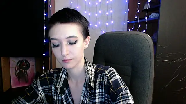 Snapshot of MilanaThorn chatting on 12/15/24, 04:07 MilanaThorn online show from 12/15/24, 04:07