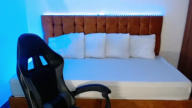 alexiaaross online show from 10/01/25, 06:19