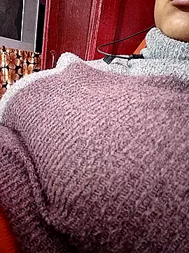 Snapshot of ruhi2003 chatting on 12/12/24, 04:21 ruhi2003 online show from 12/12/24, 04:21