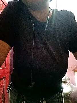 Snapshot of ruhi2003 chatting on 02/16/25, 06:32 ruhi2003 online show from 02/16/25, 06:32