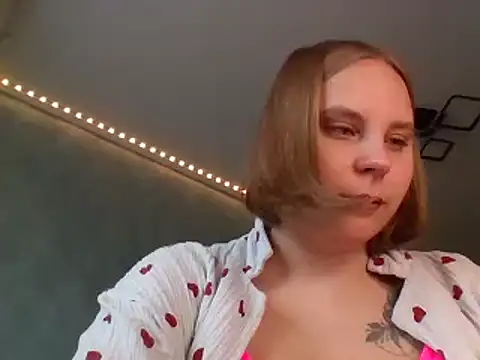 Thalia  Star online show from 12/30/24, 10:32