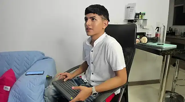 Snapshot of Lyam_ap chatting on 01/11/25, 06:56 Lyam ap online show from 01/11/25, 06:56