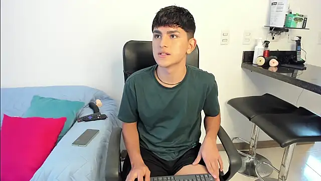 Snapshot of Lyam_ap chatting on 02/20/25, 03:19 Lyam ap online show from 02/20/25, 03:19