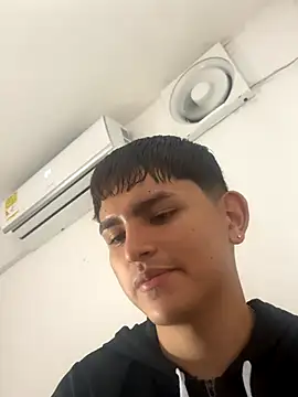 Snapshot of Lyam_ap chatting on 11/14/25, 02:21 Lyam ap online show from 11/14/25, 02:21